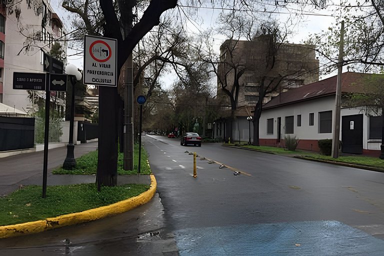 Balcón y barrio tranquilo · Buena conexión