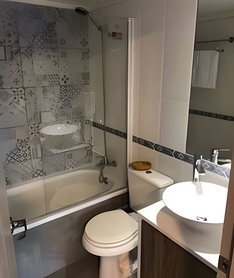 Tranquilo y Luminoso, Con balcón y buena conexión