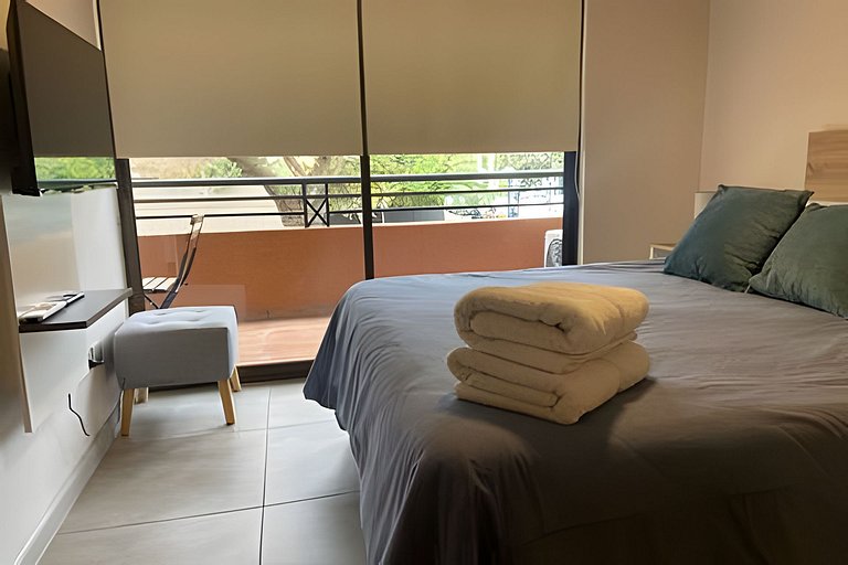 1BR Barrio Tranquilo + Full Equipo, Metro Salvador