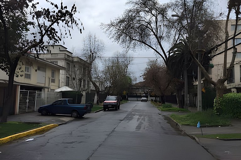 Balcón y barrio tranquilo · Buena conexión