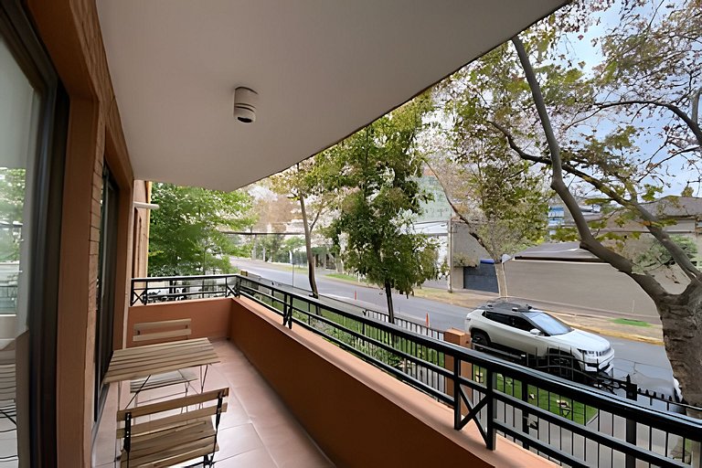 Balcón y barrio tranquilo · Buena conexión