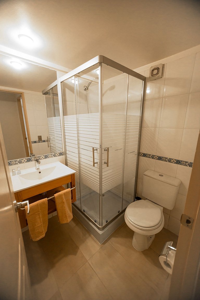 2BR + Full Equipo Barrio Tranquilo, Metro Salvador