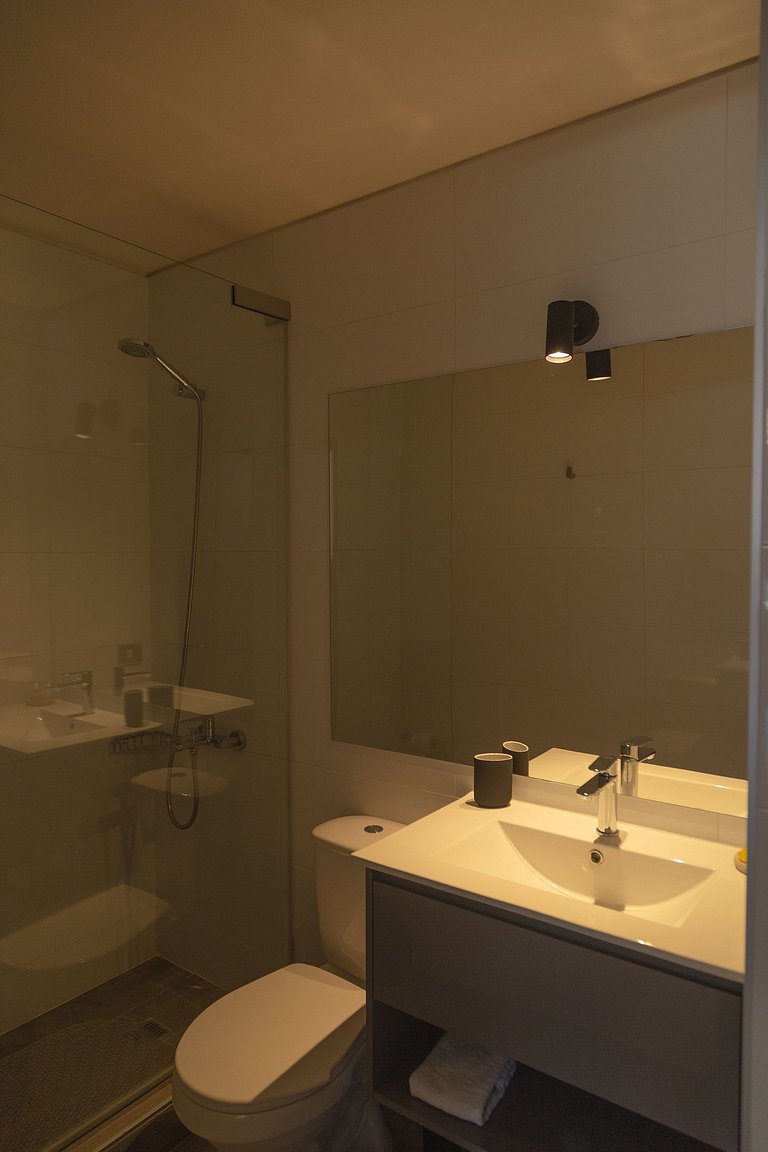 2 BR Moderno APT Full Equipo, metro Los Leones