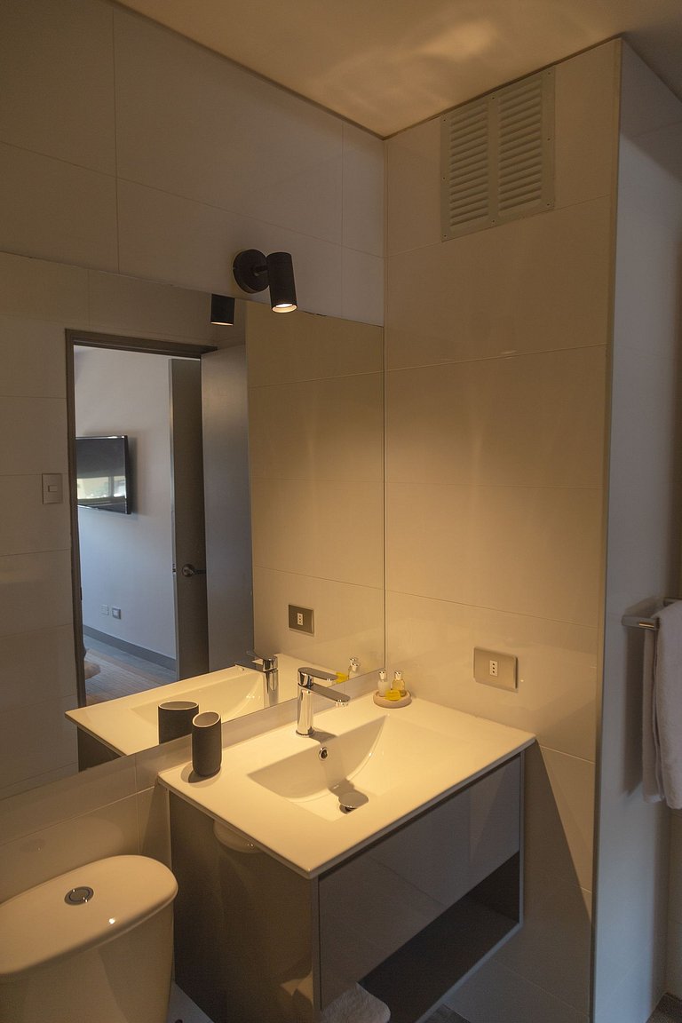 2 BR Moderno APT Full Equipo, metro Los Leones