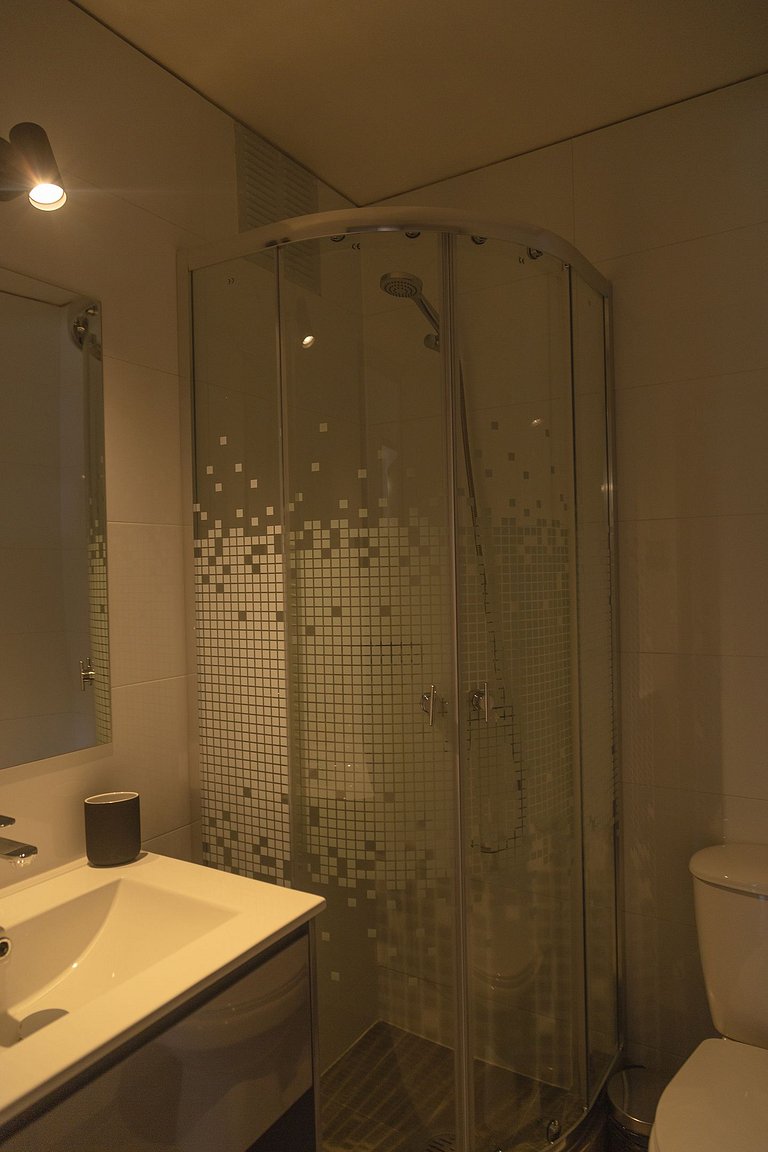 2 BR Moderno APT Full Equipo, metro Los Leones