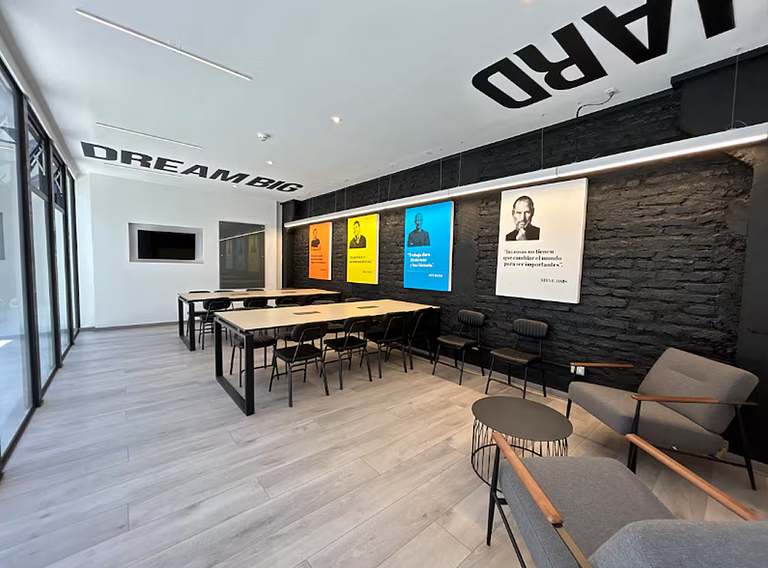 Base urbana en Santa Lucía, Excelente conectividad