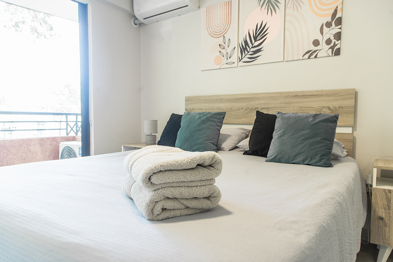 Balcón y barrio tranquilo · Buena conexión