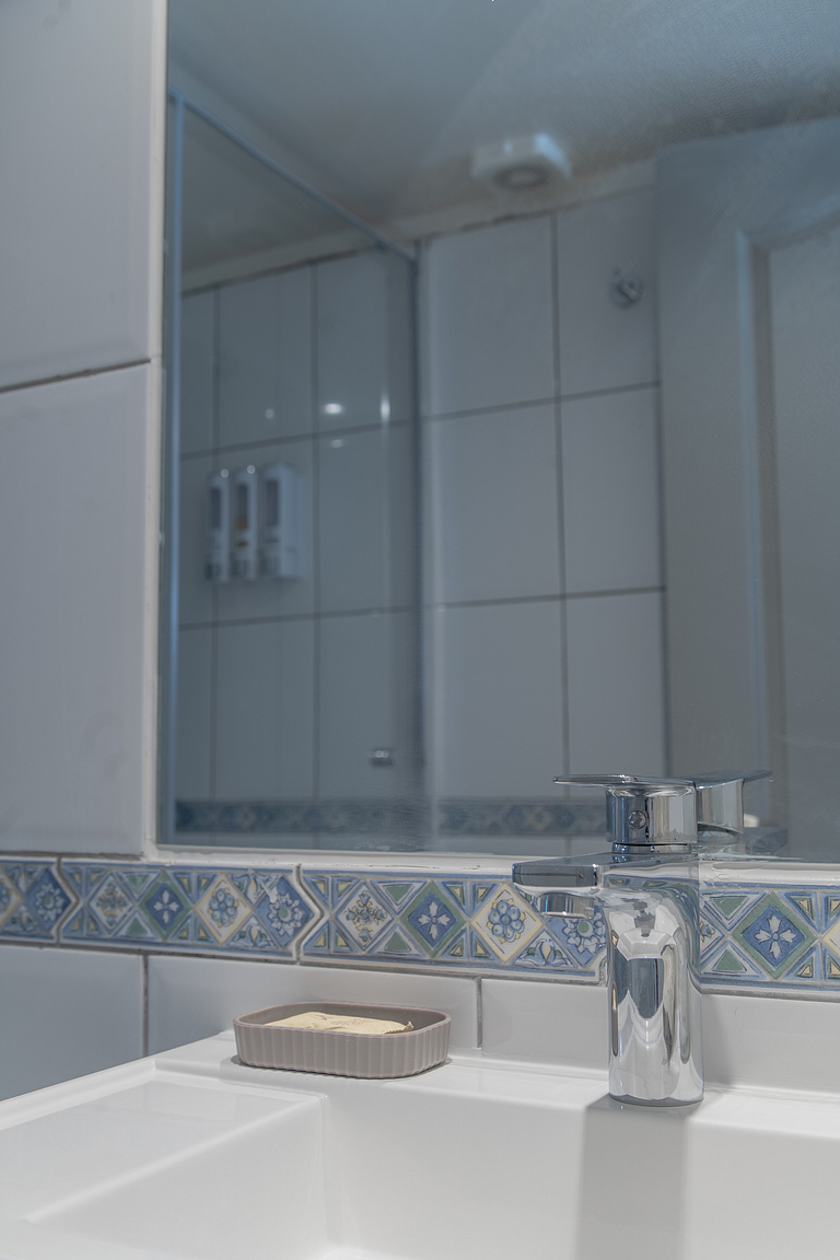 Balcón y barrio tranquilo · Buena conexión