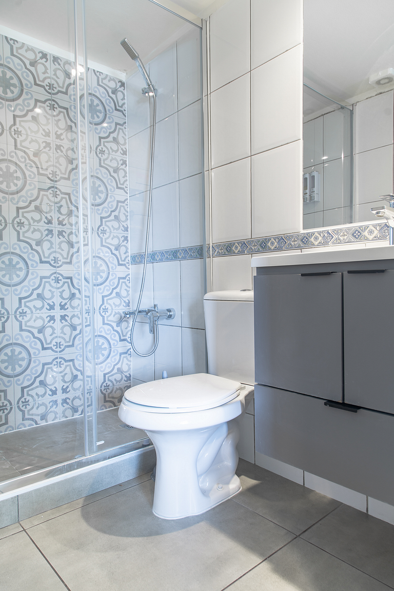 Balcón y barrio tranquilo · Buena conexión