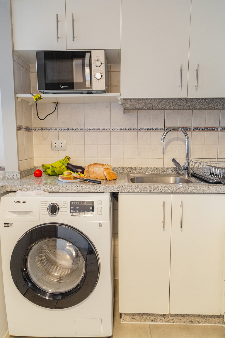 Balcón y barrio tranquilo · Buena conexión