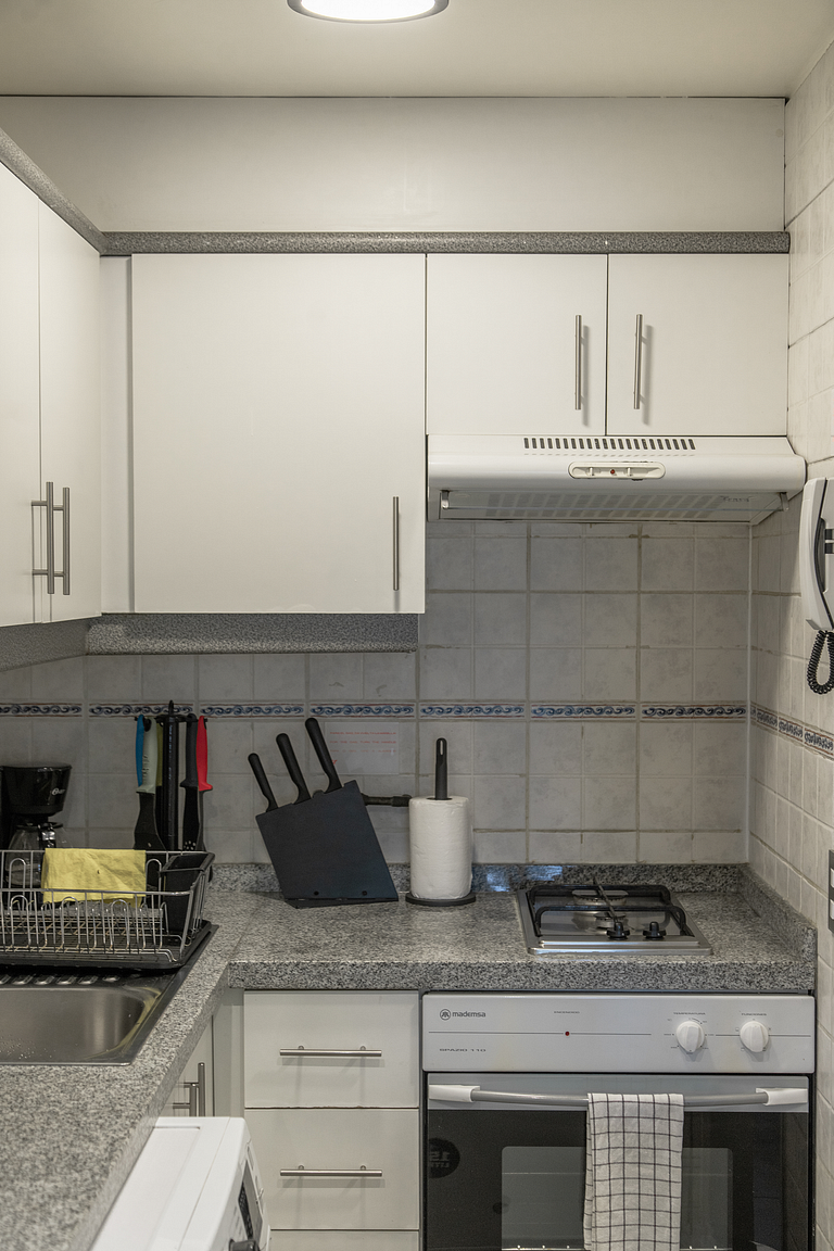 Balcón y barrio tranquilo · Buena conexión