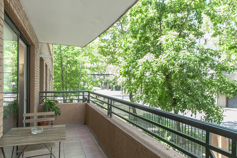 Balcón y barrio tranquilo · Buena conexión