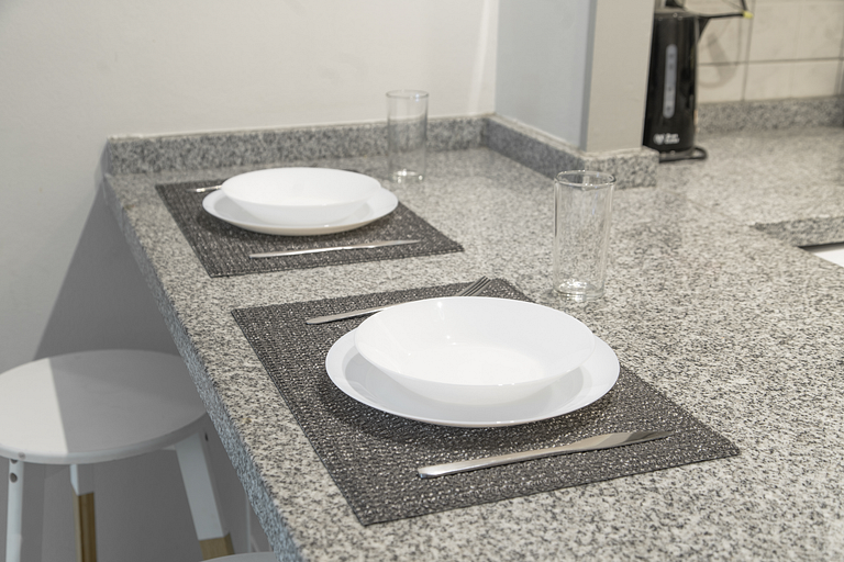 Balcón y barrio tranquilo · Buena conexión